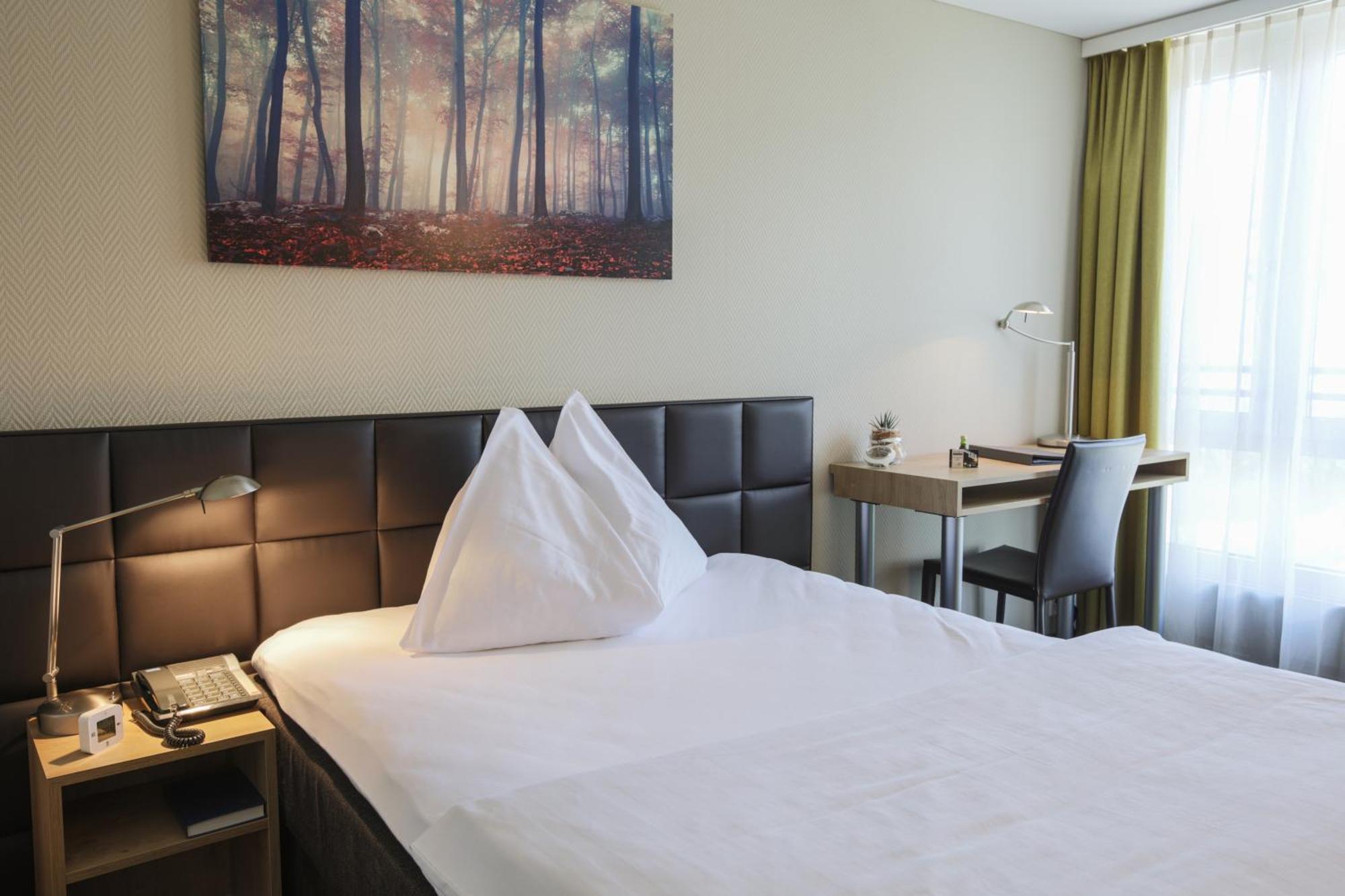 Herisau Swiss Quality Hotel Стая снимка