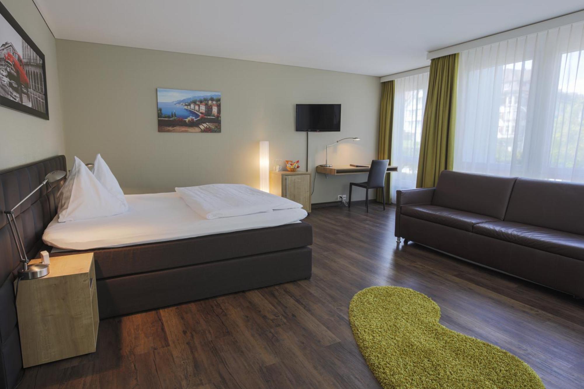 Herisau Swiss Quality Hotel Стая снимка